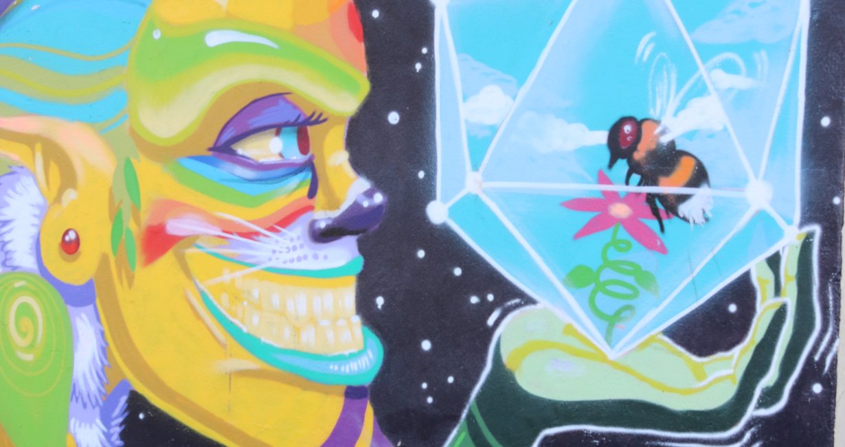 Gatekunst på veggen til YAS Garasjen frå 2015.