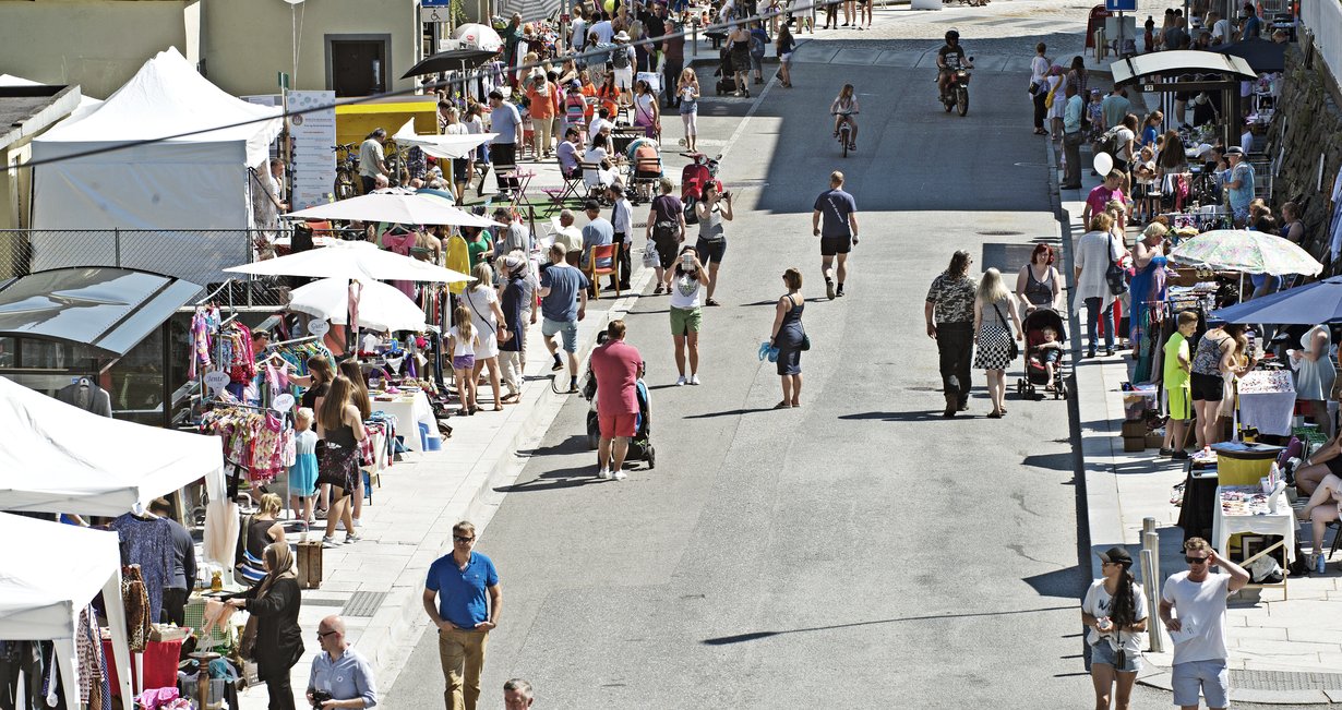 Gatemarknad på Torget i 2016.